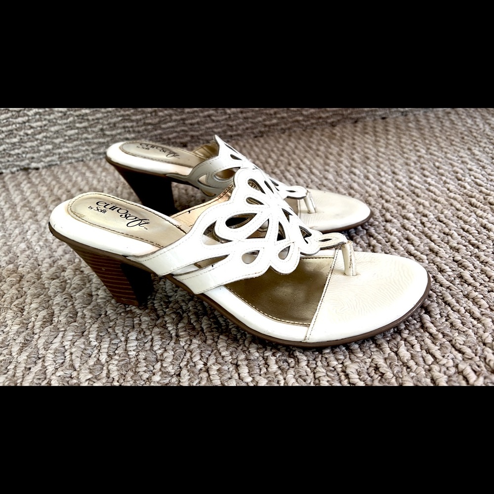 Eurosoft Sofft 7.5 patent leather eggshell white comfort sandal heels.